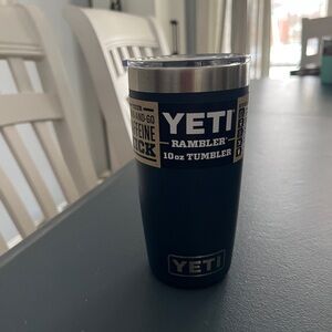 NEW Yeti Rambler 10oz Tumbler cup mug navy blue *small dent* retired magslider